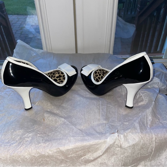 Pin Up Couture Black and White pumps - Picture 5 of 11